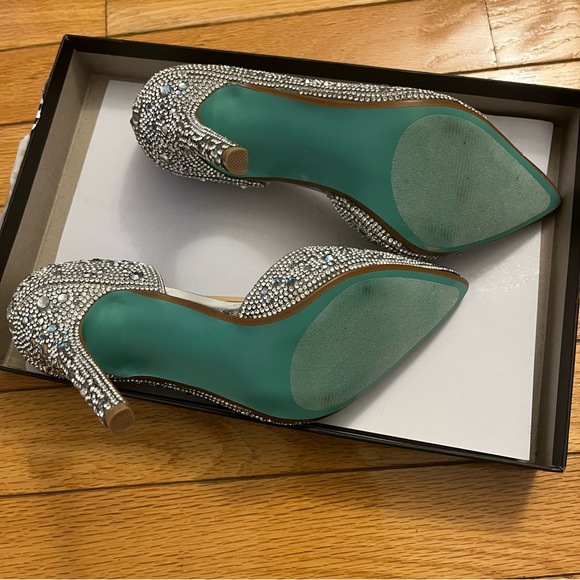 Blue by Betsey Johnson Hazil jeweled Pointed Toe Stiletto Pumps -silver - size5M - Picture 4 of 5